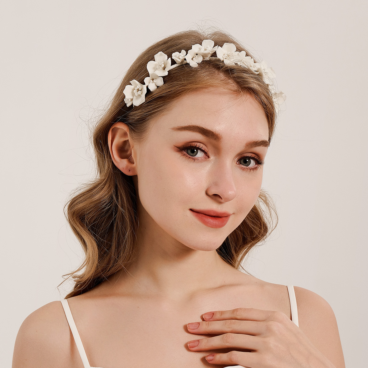 Efily Bride White Flower Hair  - огляд і ціна Wedding Supply List