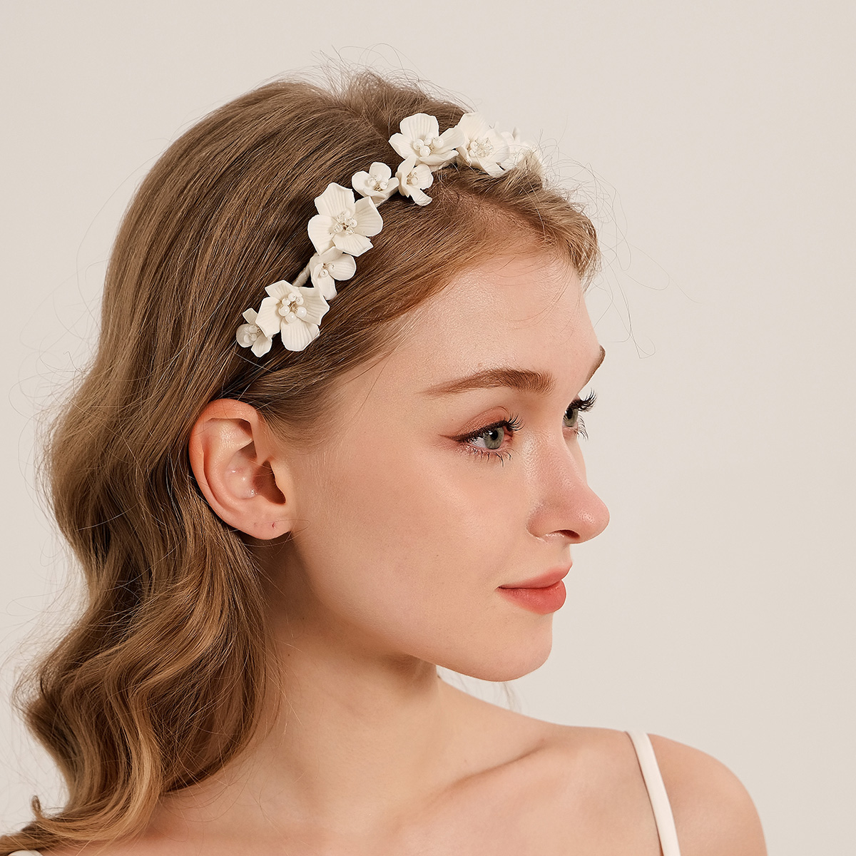 Efily Bride White Flower Hair  - огляд і ціна Wedding Supply List